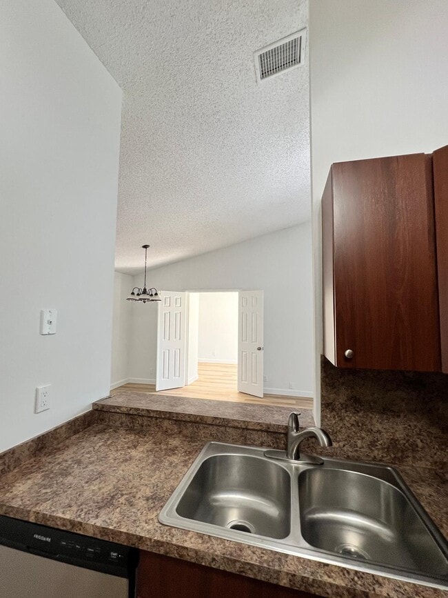 Building Photo - 15821 E Wind Cir