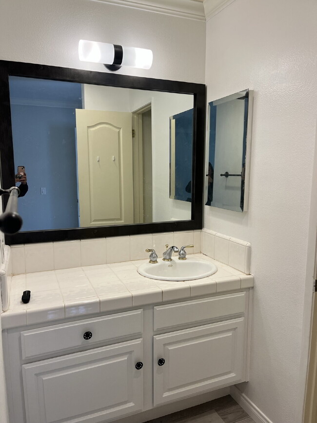 Building Photo - "Charming 3-Bed Oasis with 2 Baths in Moor...