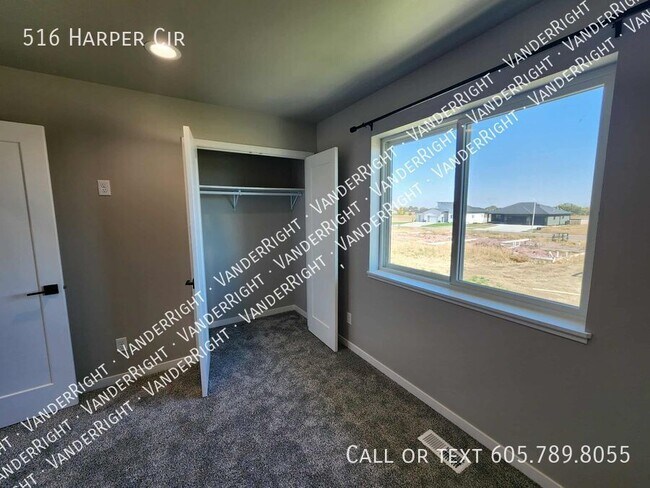 Building Photo - 516 Harper Cir