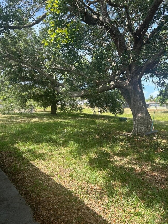 Building Photo - 1399 Cindy Cir NE