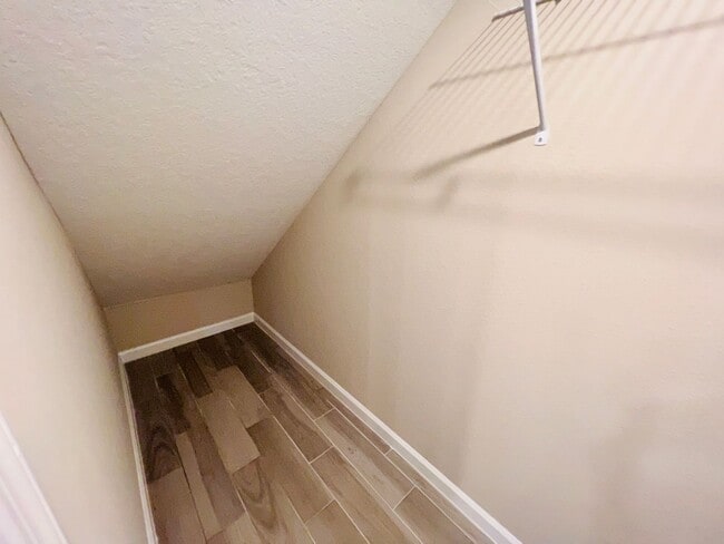 Building Photo - 2 Bedroom 2.5 bath Townhome in Beachwalk!