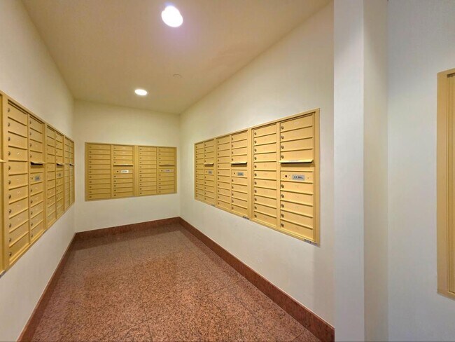 Building Photo - 1530 Key Blvd