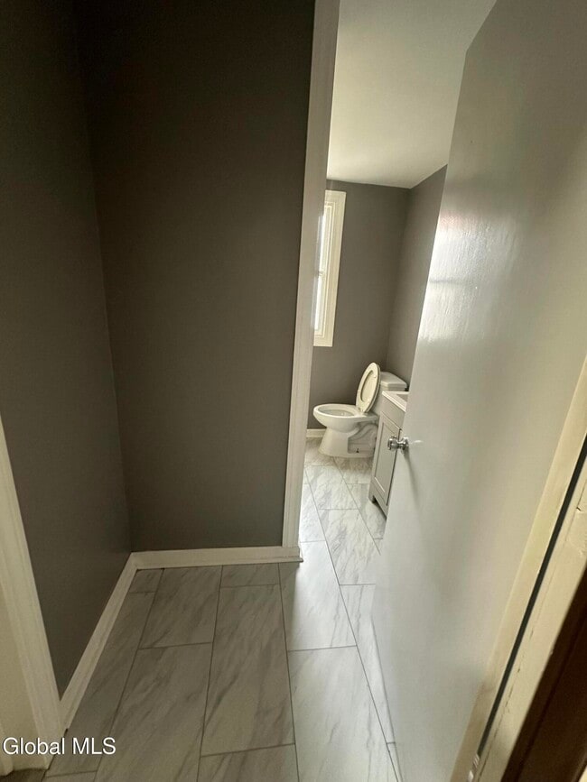 Building Photo - 224 5th Ave