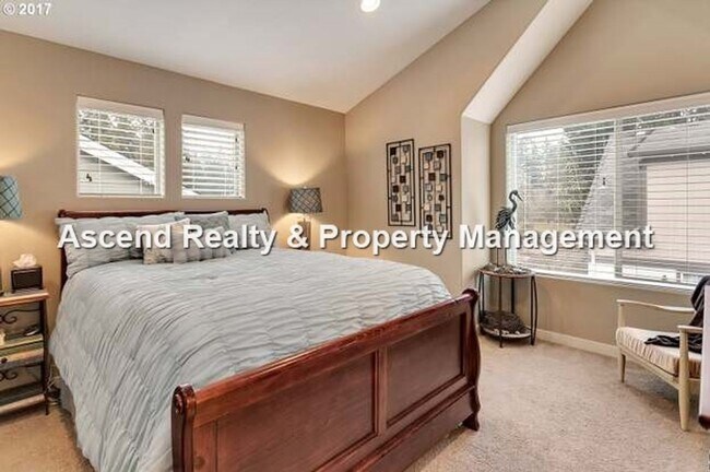 Building Photo - **Move In Special** Heart of Hillsboro HiTech 3 Bed Townhome Attached Garage 1 Small Pet w/Pet Rent