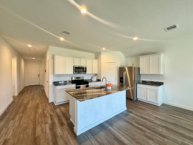 Building Photo - 1102 Rayburn Dr