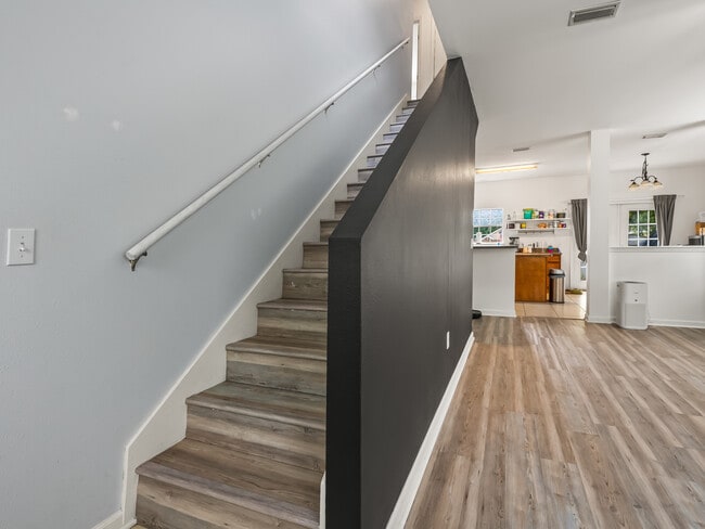 Building Photo - 25 Feather Trail