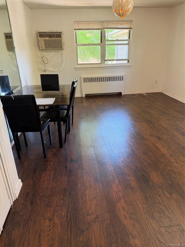 Building Photo - 82-32 Langdale St
