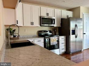 Building Photo - 1703 Bluffs Island Ct
