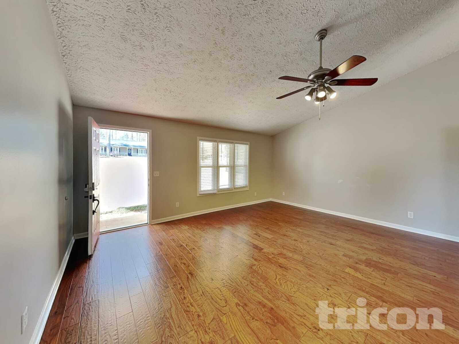 Building Photo - 414 River Point Dr