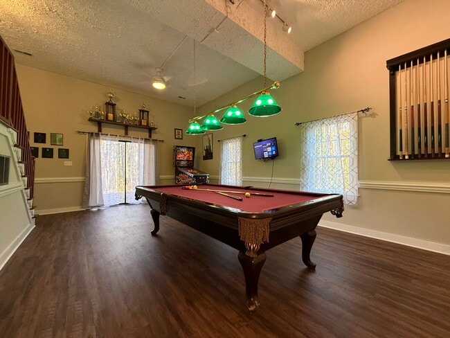 Building Photo - 505 Westbrook Dr