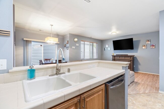 Building Photo - 4127 McKinley St NE