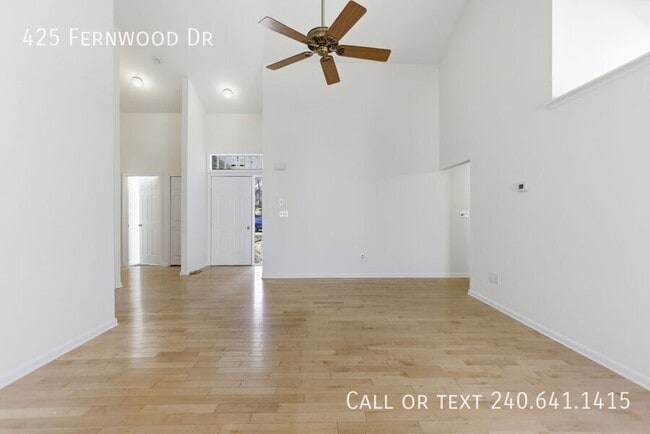 Building Photo - 425 Fernwood Dr