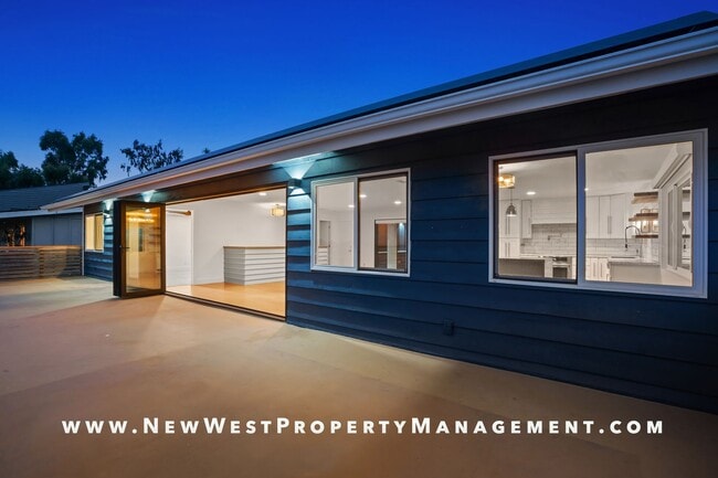 Building Photo - Exquisite Pacific Beach 4 bedroom located on a quiet cul-de-sac in the coveted Floral Terrace com...