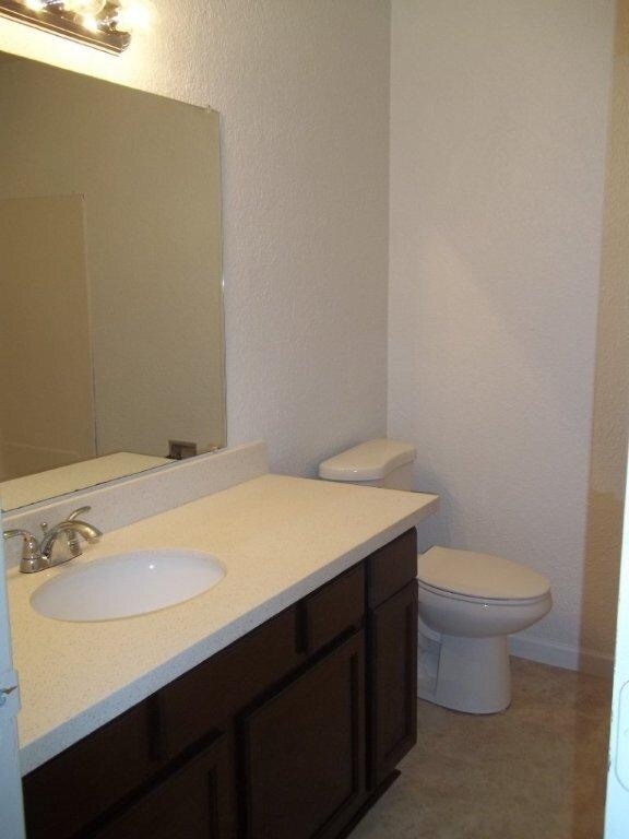 Building Photo - New remodeled 2 bedroom 1 bath unit with private patio and full size washer and dryer hookups!!