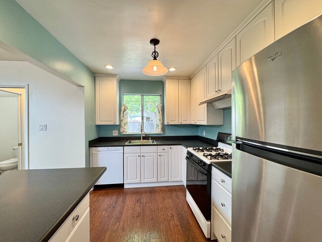Building Photo - 3 Bedrooms, 1 1/2 Bathrooms, Classic Napa ...