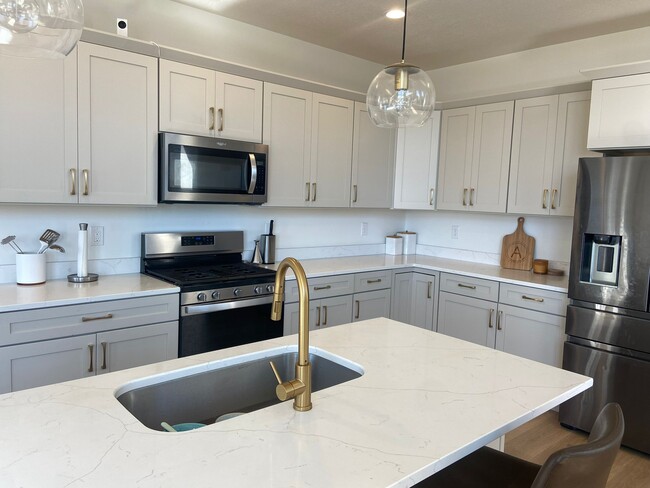 Building Photo - 1307 W Quailhill Rd