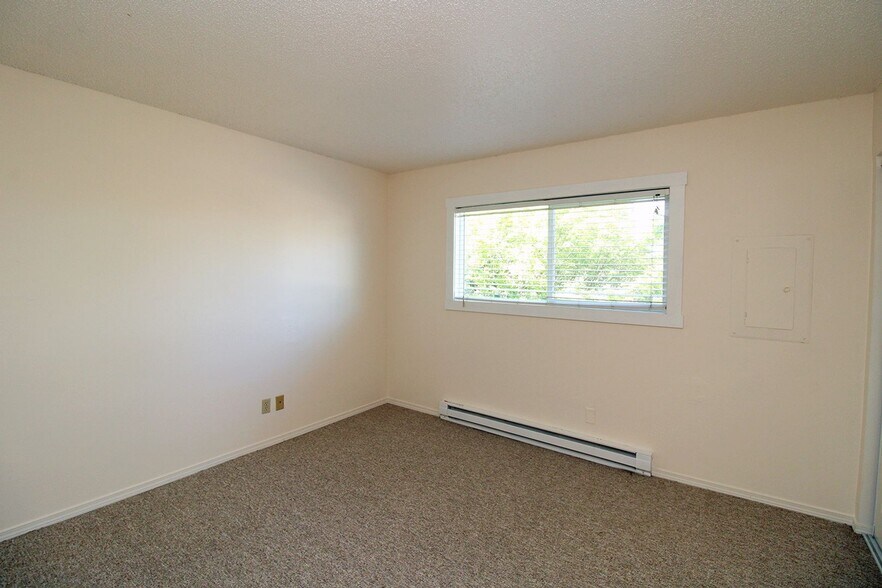 Building Photo - 6214 SE 51st Ave