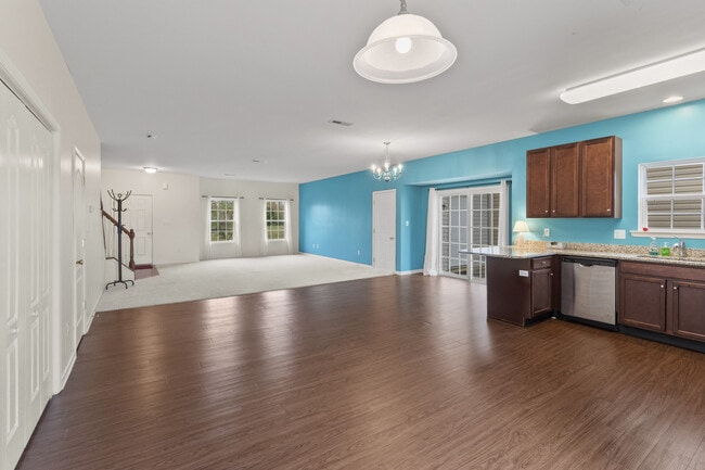 Building Photo - 338 Camerton Ln