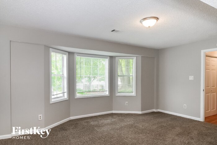 Building Photo - 860 Green Forest Dr