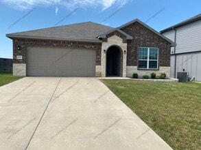 Building Photo - $250 OFF FIRST MONTHS RENT
