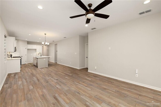 Building Photo - 1403 E Sonador Dr S