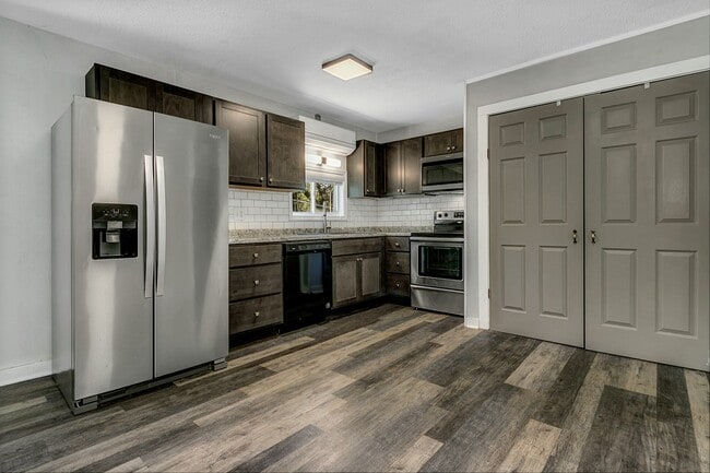 Building Photo - 321 Melody Cir