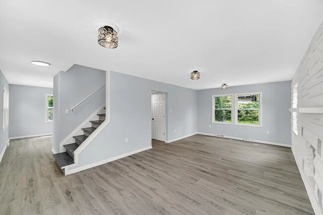 Building Photo - 627 W 43rd Pl