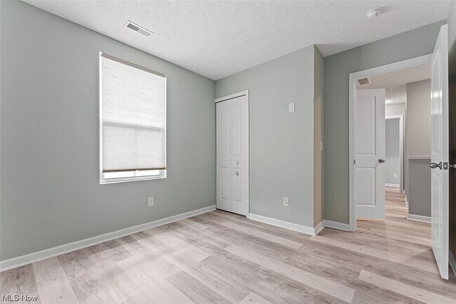 Building Photo - 10342 Liberty Cove