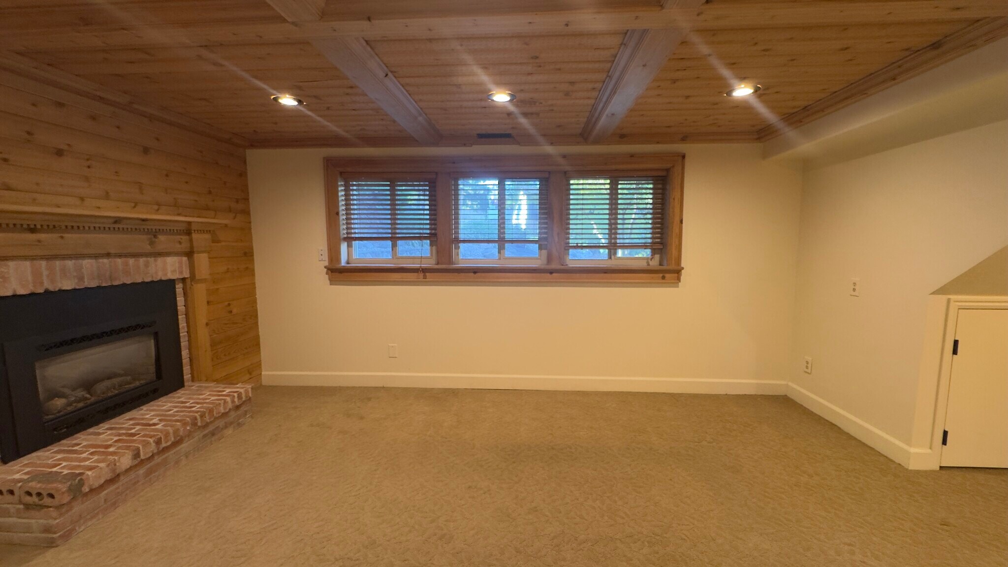 Building Photo - 441 Canyon Estates Dr