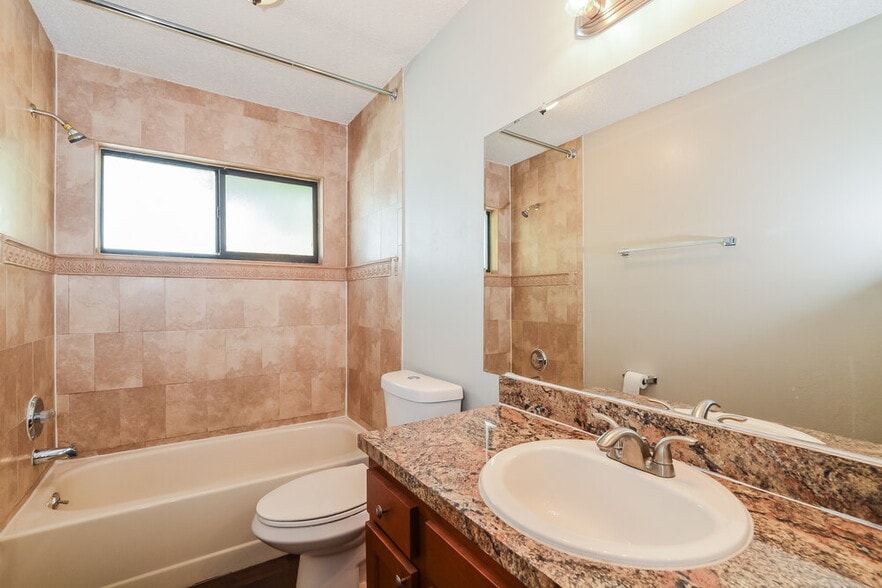Building Photo - 321 Alba Ln