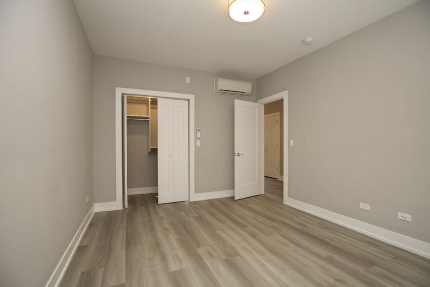 Building Photo - 3934 N Janssen Ave