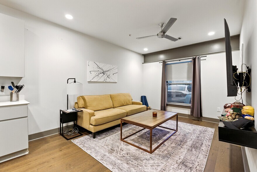 Building Photo - 1260 Martin St