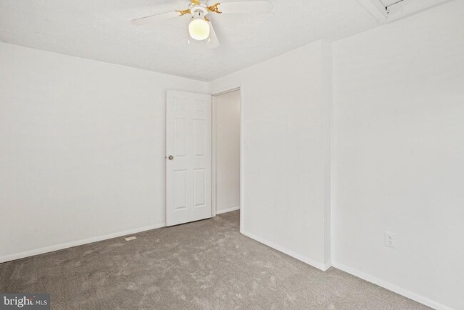 Building Photo - 3525 Laurel View Ct