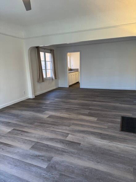 Dining/Living room area - 1221 Stearns Dr