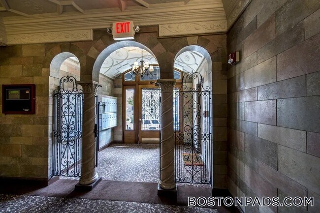 Building Photo - 2 Elmwood Ave