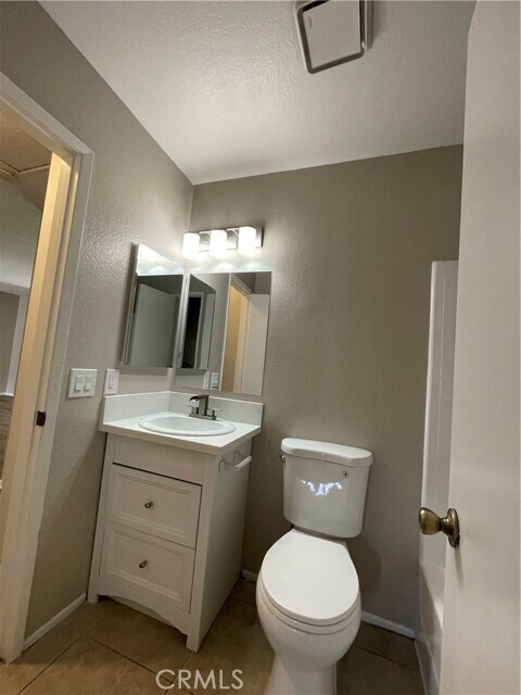 Building Photo - 326 W 9th St