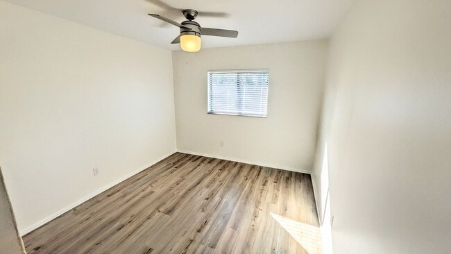 Building Photo - Annual fully remodeled unfurnished spacious 3/2 duplex in Bradenton.