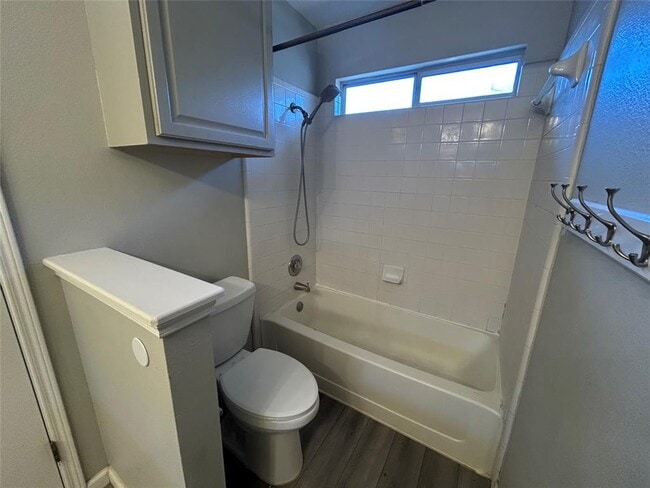 Building Photo - 516 Jefferson Ln