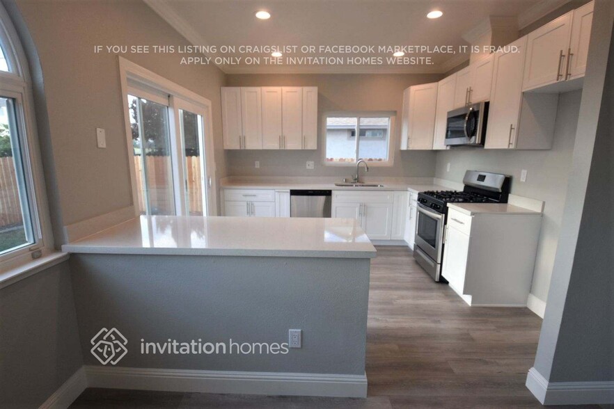 Building Photo - 1070 Silk Oak Dr