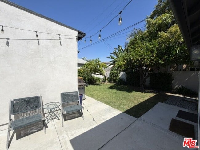 Building Photo - 1768 S Fairfax Ave