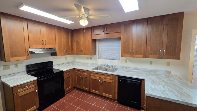 Building Photo - Beautiful Large home off of Mahan