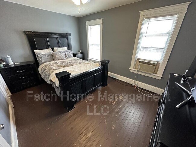 Building Photo - 625 E Madison St