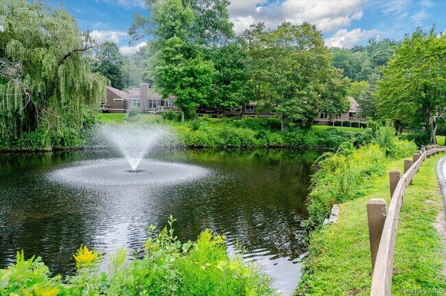 Building Photo - 668 Heritage Hls