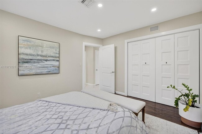 Building Photo - 252 SW 23rd St