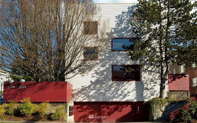 Building Photo - Capitol Hill 2-bedroom Condo