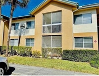 Building Photo - 9733 Westview Dr