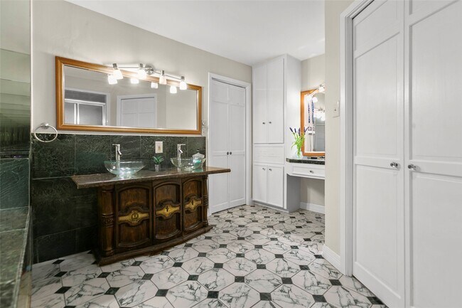 Building Photo - 3641 Deal St