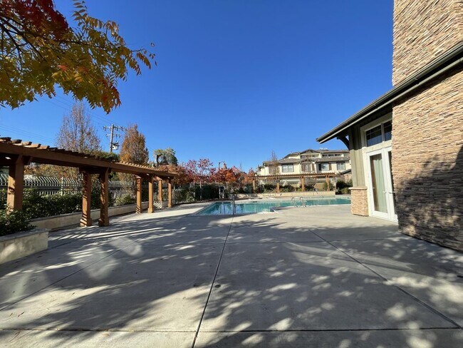 Building Photo - 2881 Meridian Ave
