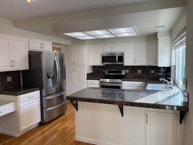 Building Photo - Large Foothills Home