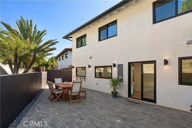 Building Photo - 2880 Zell Dr